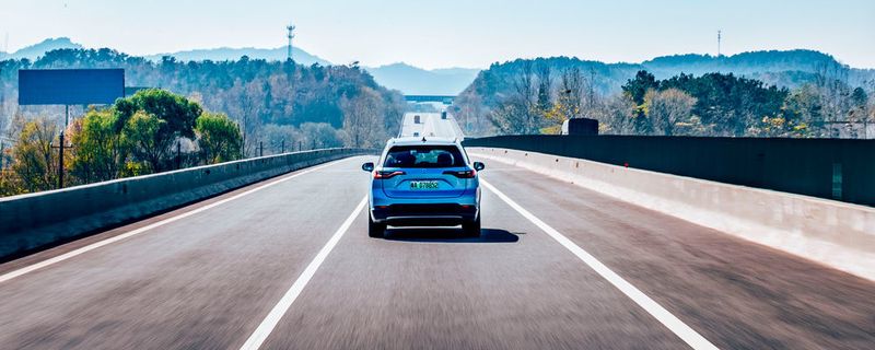 Nio plant Akkuwechsel-Stationen. Mittelfristig sollen reiselustige E-Mobilisten so bis zu 2.285 Kilometer quer durch China fahren können.