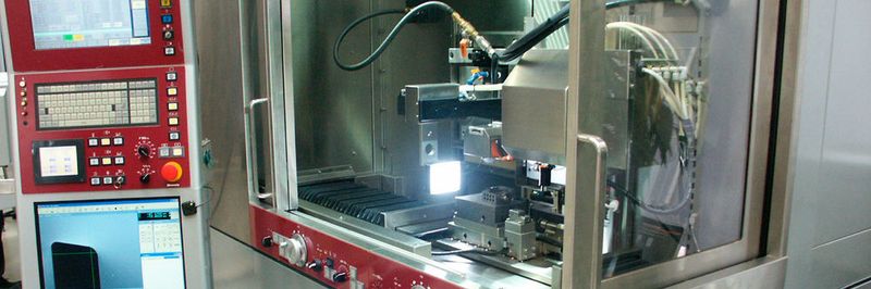 Mit den Okamoto Maschinentypen «UPZ 210 Li II» bzw. «210 Li II-2» (Foto) ist ultraschnelles Profilschleifen in höchster Präzision möglich.