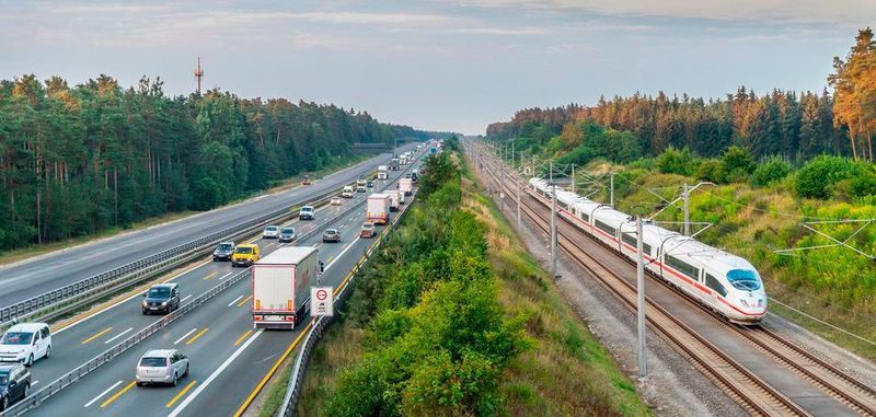 Parallelcheck: Auf rund 30 km Strecke testet die Deutsche Bahn mit Ericsson neue Funktionen des zukünftigen Mobilfunkstandards 5G.