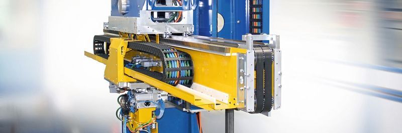 Alle Maschinen, die in den Anlagen zur Pressenautomation von Strothmann zum Einsatz kommen, werden mit Energieführungsketten ausgestattet.