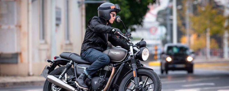 Auf Anhieb fällt die überaus gepflegte Erscheinung der modifizierten Street Twin ins Auge.