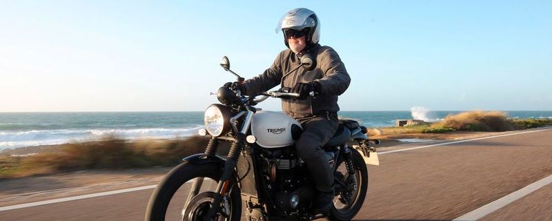 Unterm Strich stößt die neue, etwas stärker motorisierte Triumph Street Scrambler auf viel Sympathie.