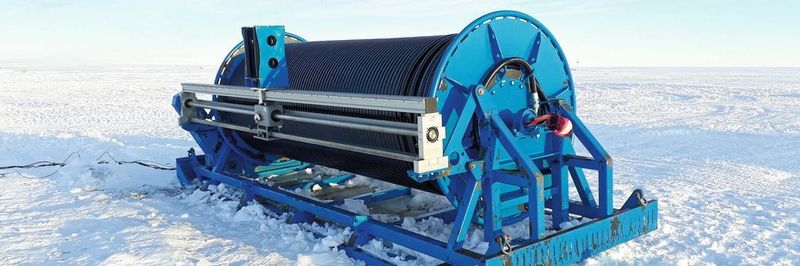 Das Uhing Rollringgetriebe wird in der Aufwickel/Abwickel-Einheit für die Heißwasserleitung eingesetzt und erlaubt den Forschenden in der Antarktik die einfache Bedienung der Anlage.