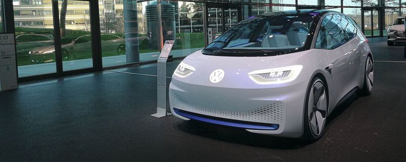 Im Jahr 2026 will Volkswagen die letzten Modelle auf einer Plattform nur für Verbrennungsmotoren anbieten – bis 2050 sollen alle Modelle des Konzerns CO2-neutral sein.