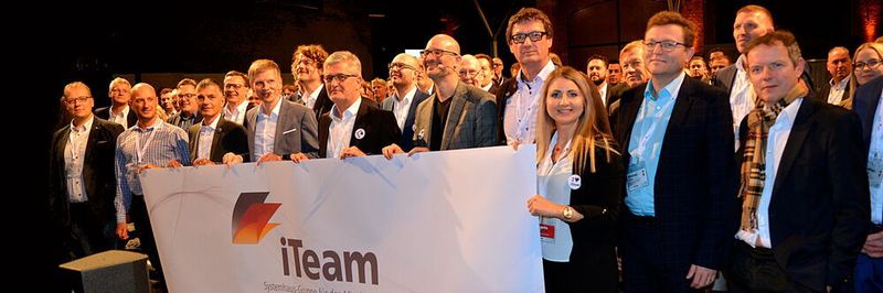 Traditionell stellen sich die Geschäftsführer der iTeam-Häuser bei den Systemhausgesprächen zum Gruppenfoto auf.