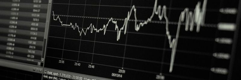Weil Rohstoffe immer Preisschwankungen unterliegen, ist Finanz-Hedging ein sinnvolles Mittel, um ungeplanten Steigerungen vorzubeugen.