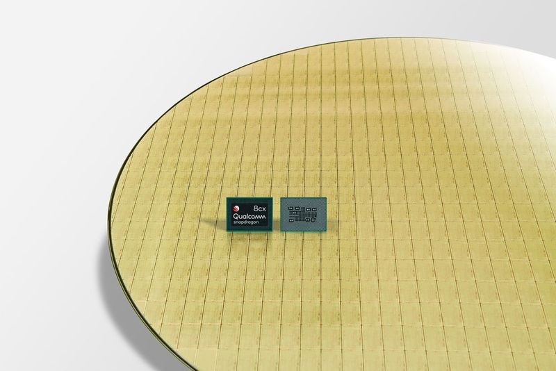 Wafer und fertiges SoC: Der Snapdragon 8cx von Qualcomm ist das erste im 7-nm-Prozess gefertigte SoC für PCs.