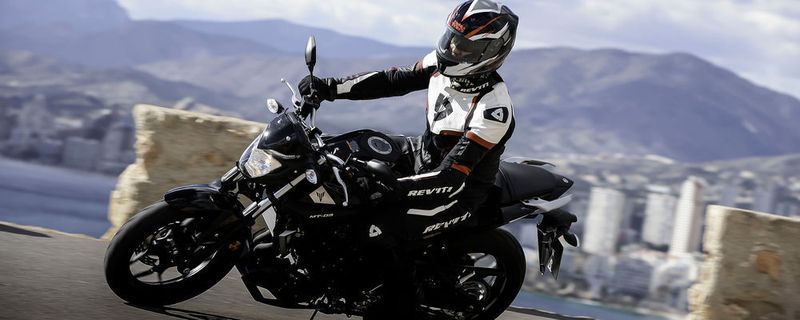 Zurück in die Werkstatt: Yamaha MT-03 und YZF-R3.