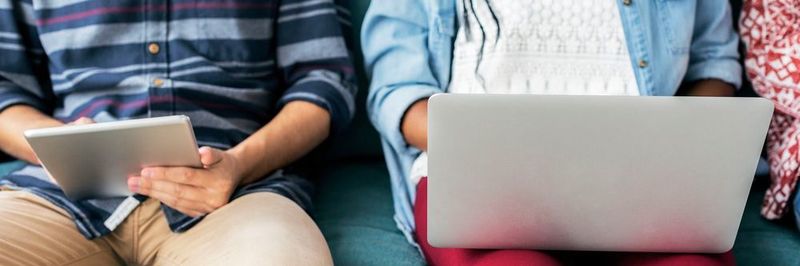 Die Generation Z ist technikverliebt. Das macht ihre Angehörigen aber noch lange nicht zu rücksichtslosen Zeitgenossen, die keinen Wert auf menschliche Interaktion legen.