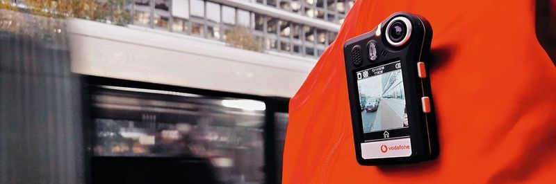 Mehrere Bodycams senden Bilder an die Leitstelle, um einen Gesamteindruck vom Unfallort zu liefern