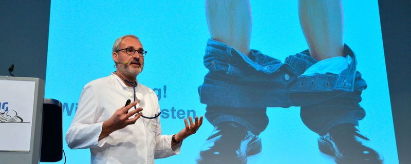 Olaf Dicker, Agentur 5W-50, sensibilisiert die Motorradhändler in Sachen Digitalisierung.