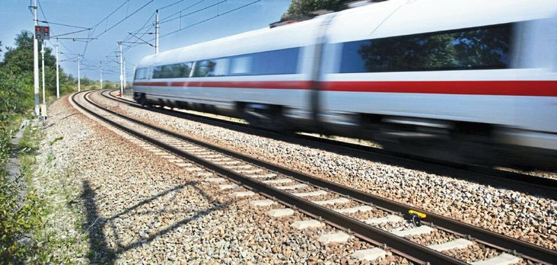 Raddetektionssysteme und Achszähler von Frauscher Sensor Technology funktionieren auf Basis induktiver Radsensoren, die am Gleis montiert werden.