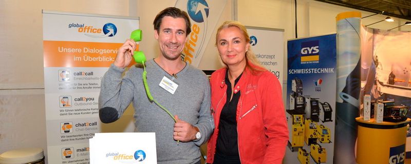 Cathleen Finke und Francesco Crisafulli auf ihrem Stand auf der Fachtagung »bike und business«.