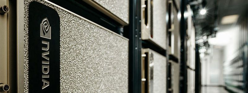 Die neue Benchark-Suite „MLPerf“ liefert Performance-kennzahlen für eine ganze Reihe von Deep-Learning-Workloads. Für die Nvidia-Tests setzten die Ingenieure auf DGX-Systeme mit „V100 Tensor Core“ GPUs.