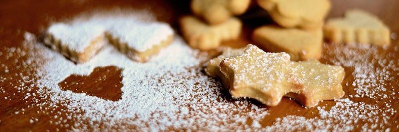 Eine Software kann beim Plätzchen backen das perfekte Schnittmuster berechnen, damit möglichst wenig Teig übrig bleibt.