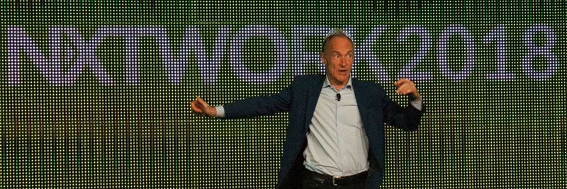 Mitreißendes Vortragsprogramm: Mit Sir Tim Berners-Lee holte Juniper den Erfinder des World Wide Web auf die Bühne.
