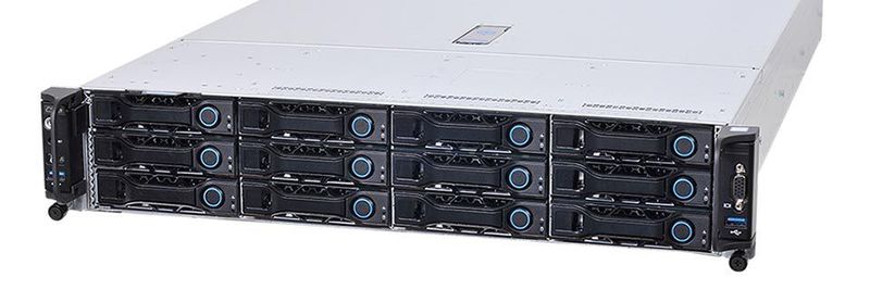 Im QuantaGrid D52BM-2U haben 16 HDDs Platz, zwölf davon auf der Vorderseite.