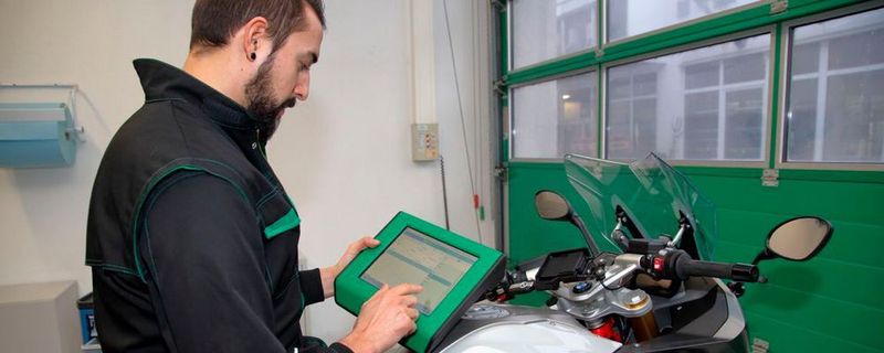 Auch für das Top-Diagnosegerät Mega Macs 56 Bike hat Hella Gutmann den Preis gesenkt.