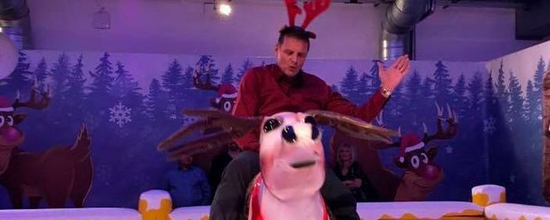 Auf geht's zum weihnachtlichen Rodeo – der »bike und business«-Chefredakteur grüßt als Rudolf, das Rentier.