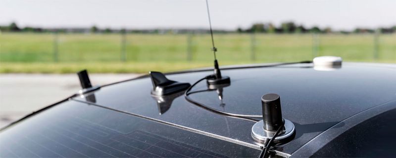 Die Schnittstellen vernetzter Fahrzeuge sind auch ein Sicherheitsrisiko. Eine Möglichkeit damit umzugehen, kann ein System aus der Produktions-IT sein.