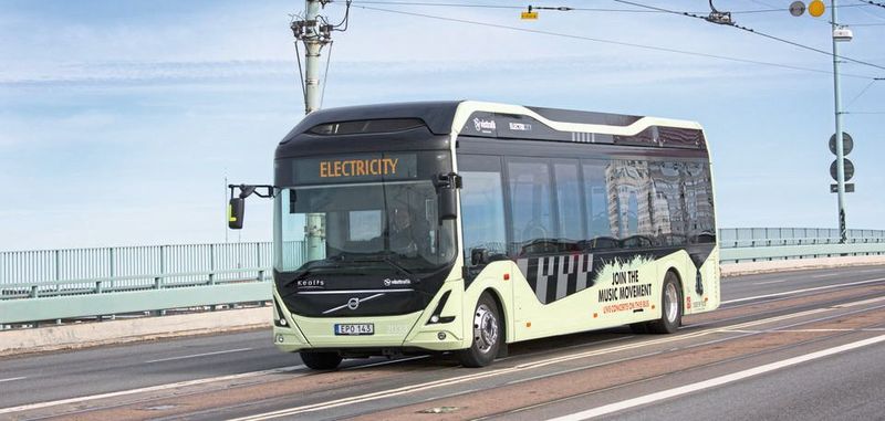 Die Lithium-Ionen-Eisenphosphat-Batterien einiger Volvo-Elektrobusse finden derzeit im Rahmen eines Forschungsprojektes Wiederverwendung in stationären Speicheranlagen für Solarenergie.