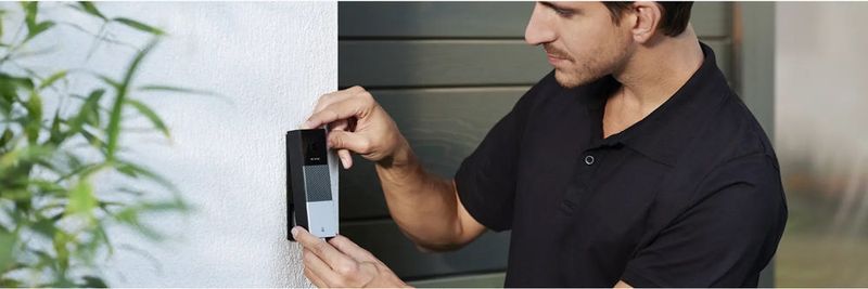 Die smarte Videotürklingel von Netatmo kommt ohne Abo-Verpflichtung aus, da die Videodaten nicht beim Hersteller gehostet werden.