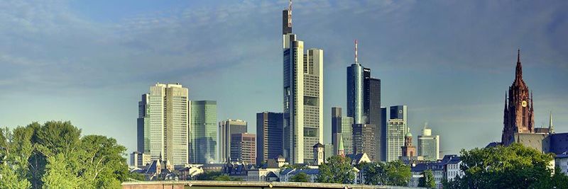 Die Finanzbranche wird 2019 nicht umhinkommen, Legacy-Systeme durch flexiblere Infrastrukturen zu ersetzen.