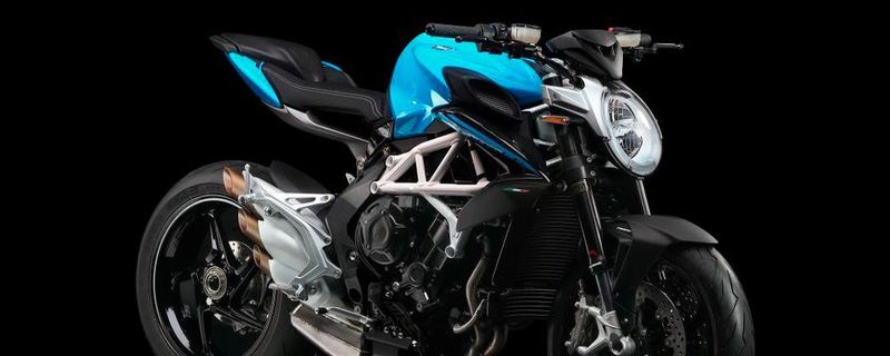 Die MV Brutale 800 in der Farbe „intense sky blue/night grey“.