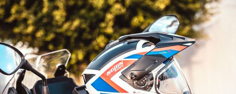 Mit dem neuen Helm N70-2X weitet Nolan sein Modularkonzept (das Kinnteil kann abgenommen werden) erstmals auf den Adventure-Bereich aus.