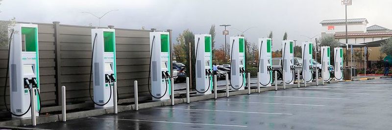 Die Einführung des ISO 15118 an allen DC-Schnell- und AC-Heimladestationen von Electrify America ist der erste Schritt zur Ermöglichung des Smart-Ladens von Elektrofahrzeugen und der Fahrzeug-Netz-Kommunikation (V2G).