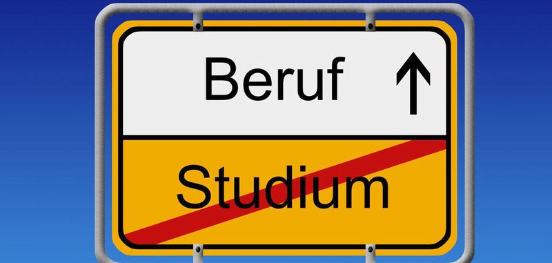 Der Job-Navigator des Bundesarbeitgeberverbandes der Personaldienstleister analysiert, welche Studiengänge die besten Jobaussichten haben.