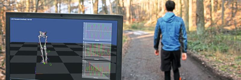 Beim mobilen Bewegungs-Feedback analysieren sieben tragbare Sensoren an Becken, Beinen und Füßen den Gang.