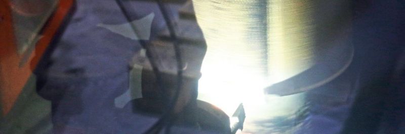 Mittels Flammspritzen lassen sich Schutzbeschichtungen auf Metalle aufbringen.