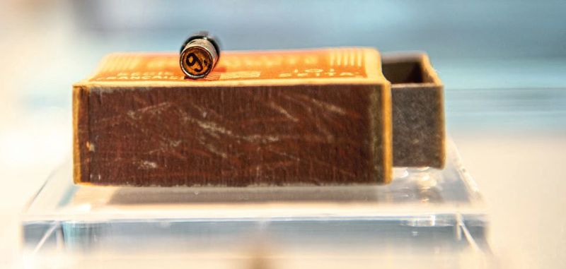Früher Transistor: Der Transistor Nr. 9 aus den Bell-Labs ist jetzt im deutschen Museum zu sehen.