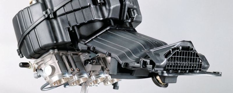 Luftfilter haben immer noch wichtige Aufgaben im Motorrad.