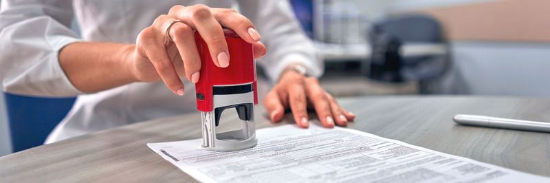 Freigegebene SAP-Dokumente manuell zu stempeln, ist fehleranfällig und aufwändig. Dabei können Freigabestempel mittels einer SAP-Integration automatisiert auf das Dokument aufgebracht werden.