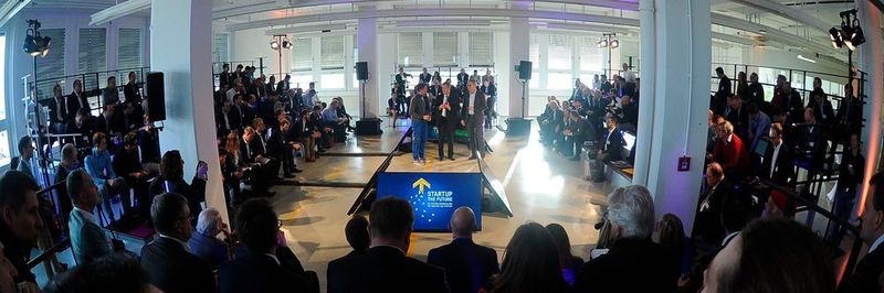 Das Format „STARTUP THE FUTURE“ soll die Kontaktanbahnung zwischen etablierten und jungen Unternehmen erleichtern.