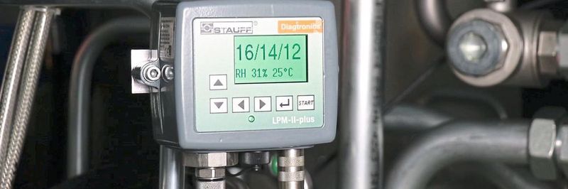 Der Partikelmonitor ist ein optischer Partikelzähler mit Hochleistungs-LEDs, die automatisch den Verschmutzungsgrad von Hydraulikflüssigkeiten in Form einer 8-Kanal-Messung ermitteln.
