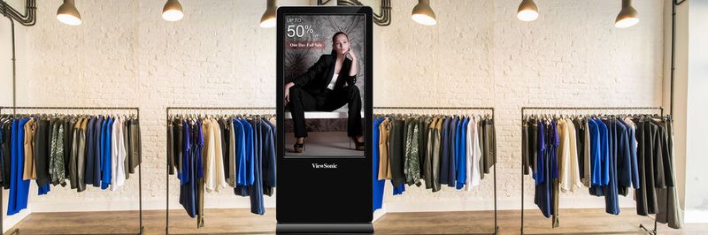 Im All-in-One-ePoster EP5540T sitzt hinter einer gehärteten Glasfront ein 55-Zoll-4K-Panel. In der Stele ist ein Mediaplayer integriert, zudem ist Platz für einen leistungsstärkeren PC.