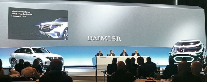 Die letzte Bilanz die Daimler-Chef Dieter Zetsche vorstellte, ist ernüchternd. Der scheidende Vorstand sieht aber Chancen in den Zukunftsthemen Connected, Autonomous, Shared und Electric (CASE).