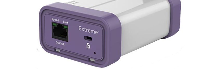 Der Adapter, der zwischen IoT-Gerät und Netzwerk platziert wird, ist Teil der Sicherheitslösung Defender for IoT.