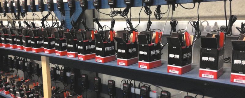 Batteriehersteller liefern einige Motorradakkus bereits vorgeladen aus.