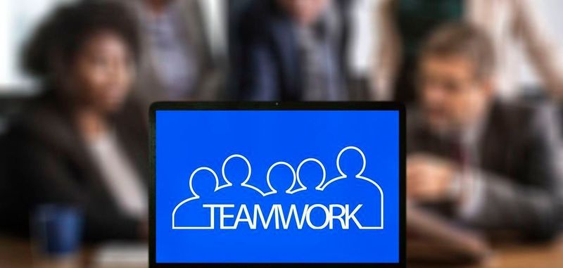 Ohne OPC UA kein Industrie 4.0: Nur mit standardisierter Kommunikation werden Feldgeräte, Maschinen und die Cloud zum Team.