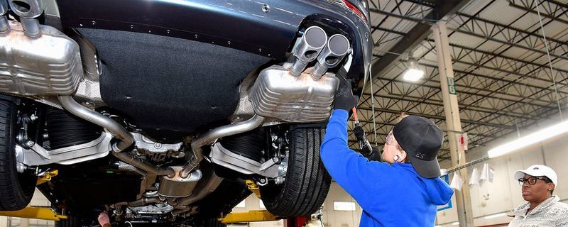 Ford, der zweitgrößte US-Autobauer, kündigte am Donnerstag an, eine Milliarde Dollar (rund 880 Millionen Euro) in den Ausbau zweier Werke in Chicago zu stecken und dort rund 500 neue Jobs zu schaffen.