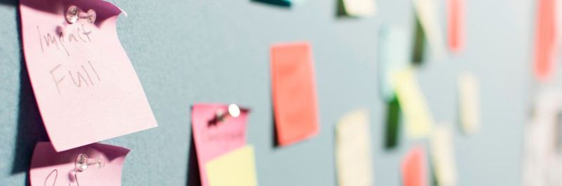 Gerade in agilen, komplexen Projekten ist die Zusammenarbeit nicht immer einfach. Vor allem gilt es dabei, Vertrauen zwischen den Projektbeteiligten zu schaffen.