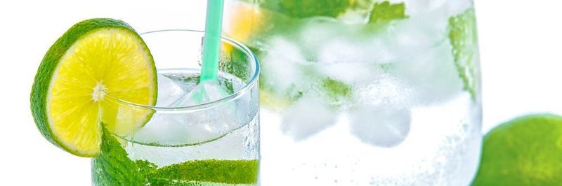 Einen frischen Cocktail auf Knopfdruck: Das verspcith die selbstgebaute Cocktailmaschine zweier Tüftler.