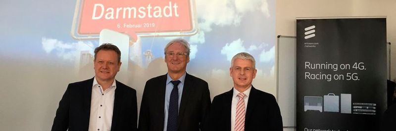 V.l.n.r.: Dr. Stefan Growe (Key Account Manager Telekom Deutschland), Oberbürgermeister Jochen Partsch (Stadt Darmstadt), Mathias Poeten (SVP Technology, Deutsche Telekom)