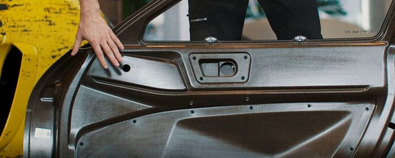 Die „Biotür“ des Porsche 718 Cayman GT4 Clubsport.