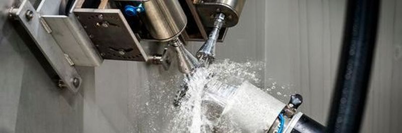 The water jet generated by the GeyserVM high-pressure unit can also be used for cleaning or paint stripping thanks to an individually tailored nozzle system.