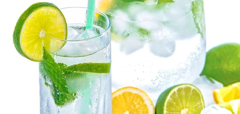 Einen frischen Cocktail auf Knopfdruck: Das verspcith die selbstgebaute Cocktailmaschine zweier Tüftler.